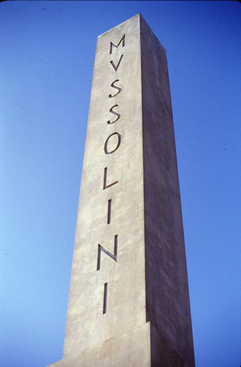 Rom Foro Italico. Översikt över obelisken tillägnad Mussolini. av Roman Roman