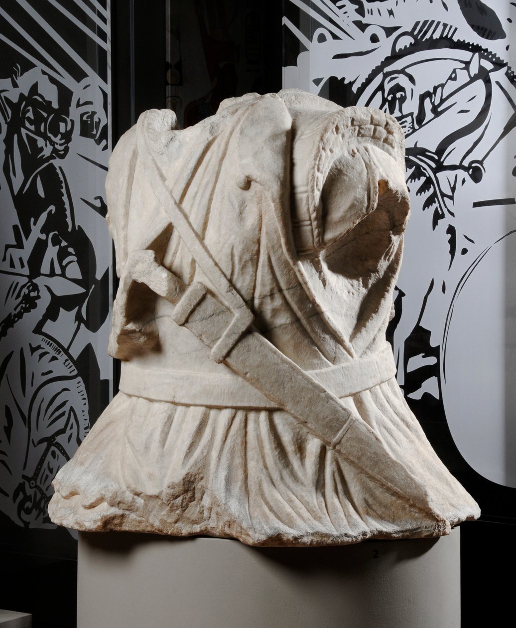 Skulpterad torso av en kavallerist (marmor) (se även 371177) av Roman Roman