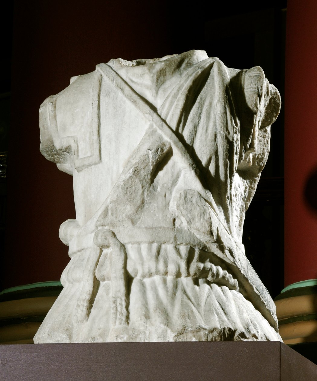 Skulpterad torso av en kavallerist (marmor) (se även 371179) av Roman Roman