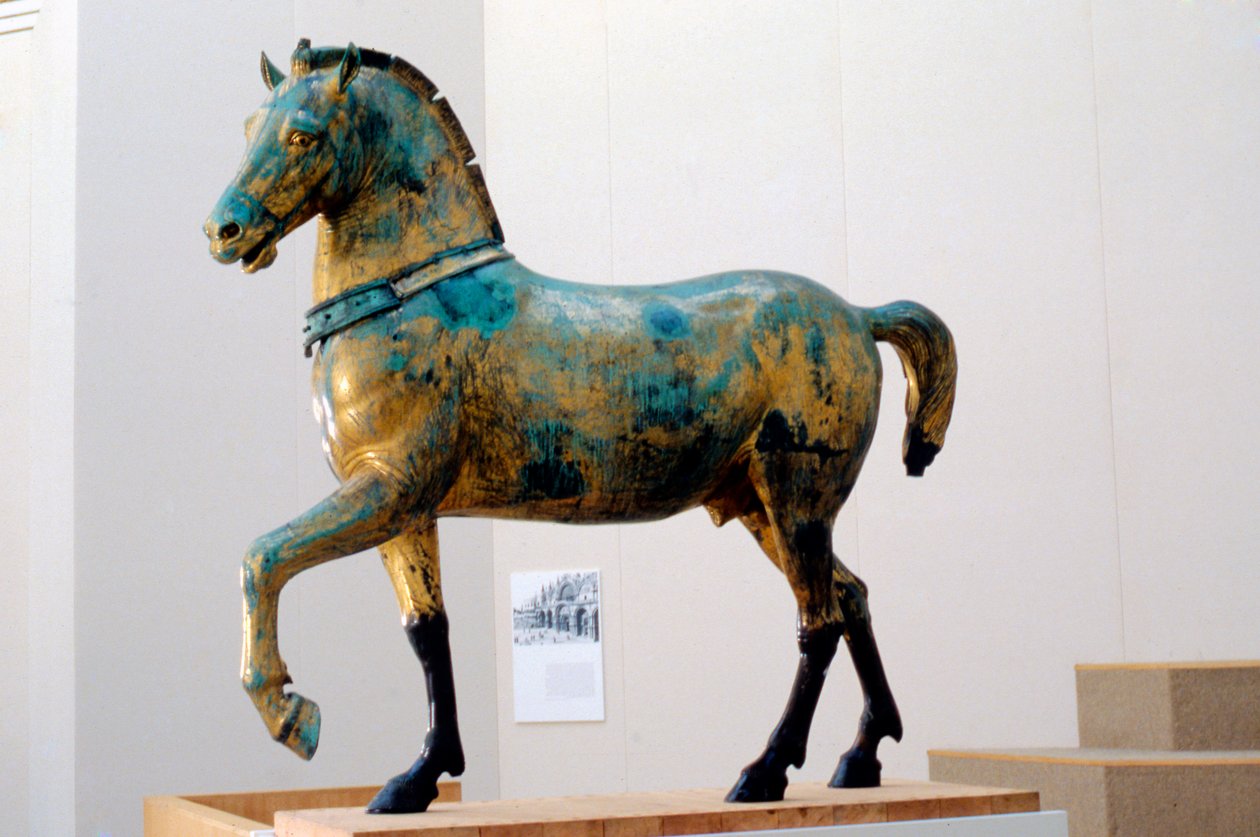Staty av en av de fyra triumferande quadrigahästarna i San Marco (brons) av Roman Roman