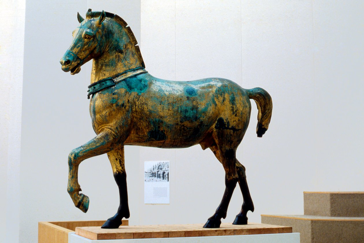 Staty av en av de fyra triumferande quadrigahästarna i San Marco (brons) av Roman Roman