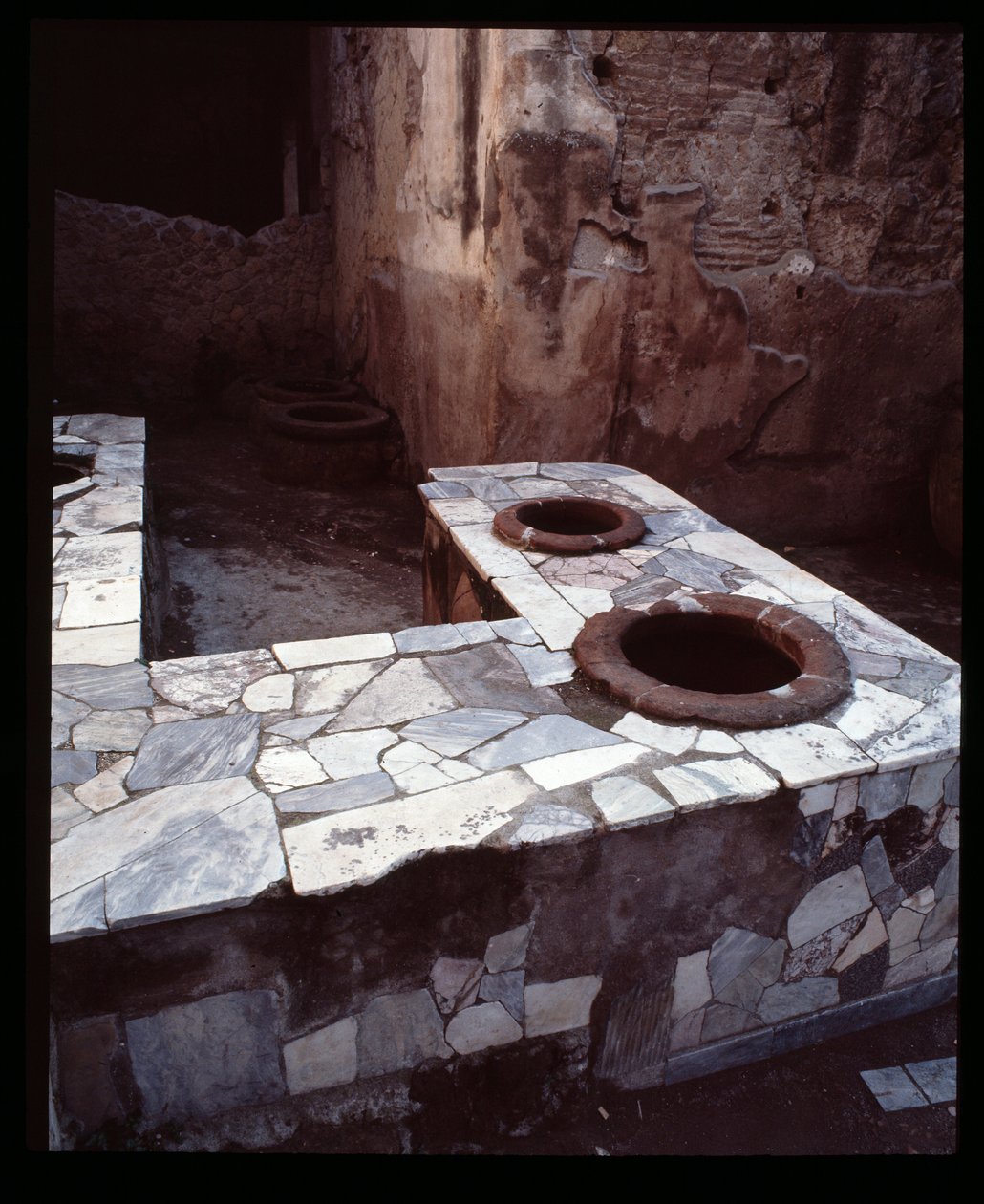 Disk av termopoliummarmor, 500-talet f.Kr. - 1:a århundradet e.Kr av Roman Roman