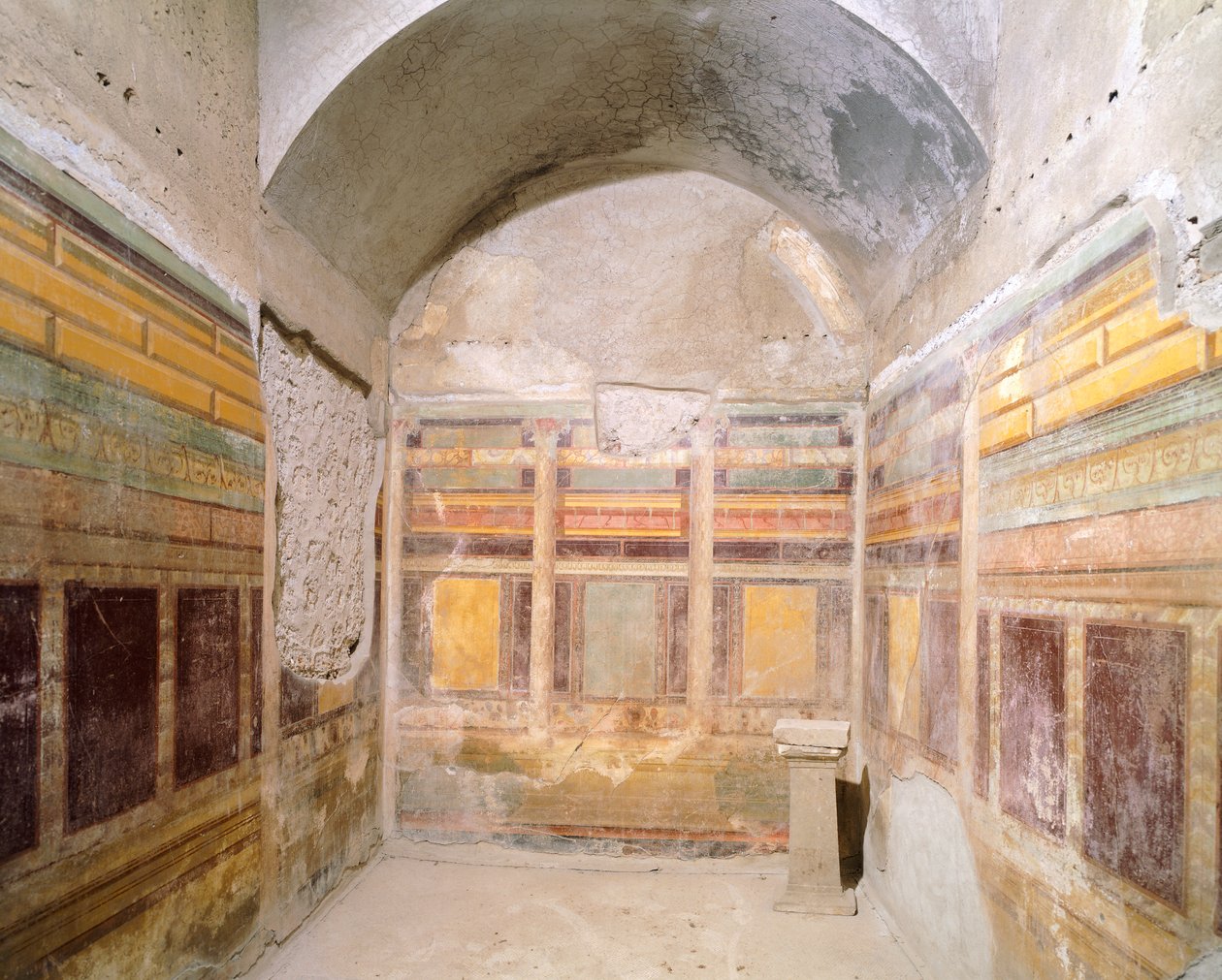 Valv dekorerad med fresker i andra pompeiansk stil, Silverbröllopets hus, Pompeji, Kampanien, romersk civilisation av Roman Roman