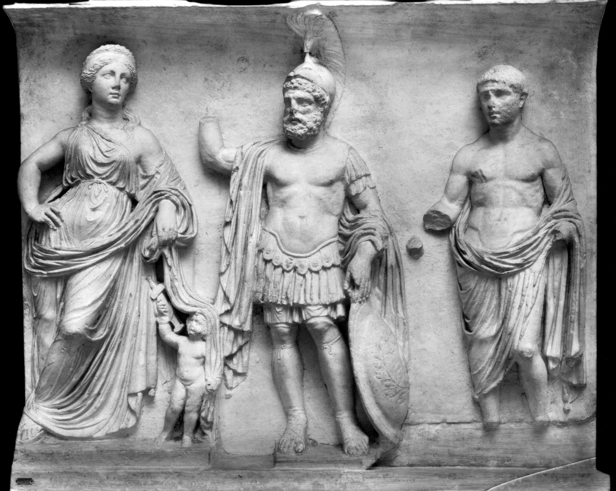 Venus, Mars och Divus Julius (marmor) (s/v foto) av Roman Roman