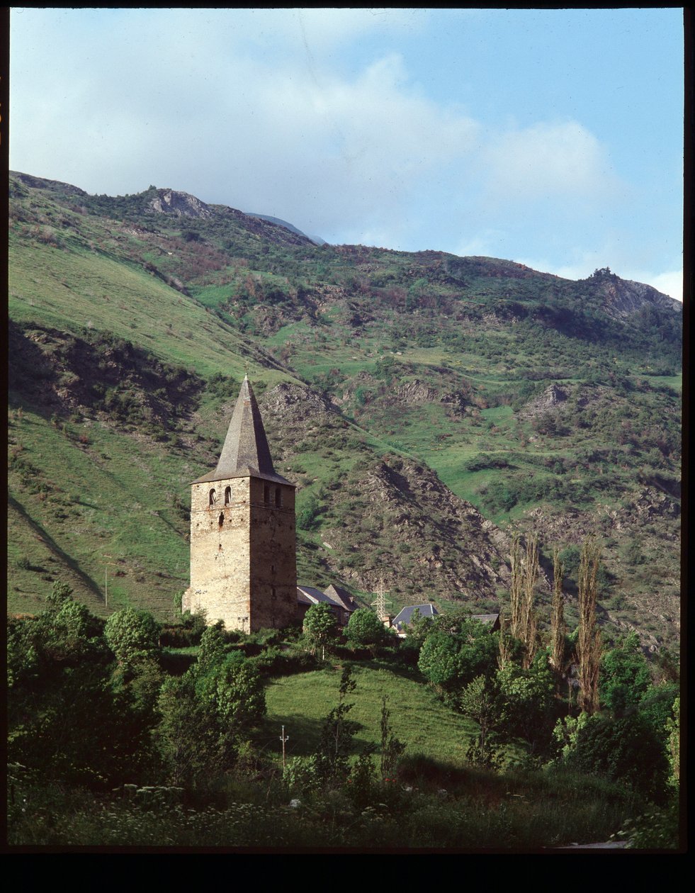 Kyrkans klocktorn av Romanesque