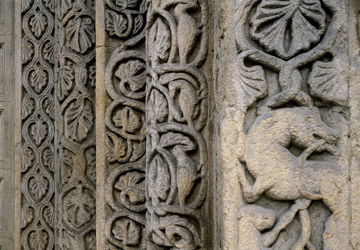 Dekorativa detaljer av basilikans fasad, tidigt 1100-tal (relief) av Romanesque