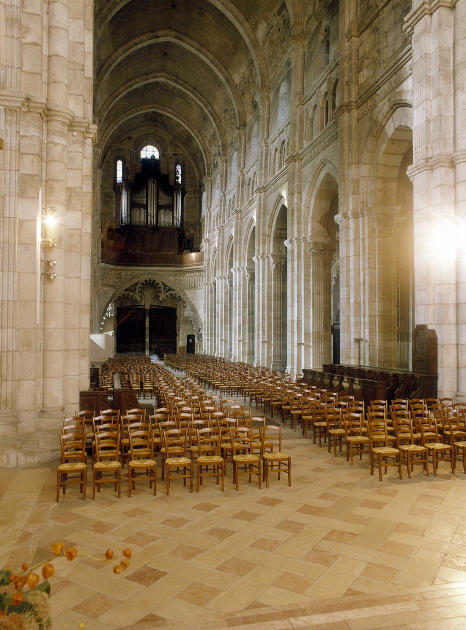 Interiör av Cathedrale Saint Lazarus d