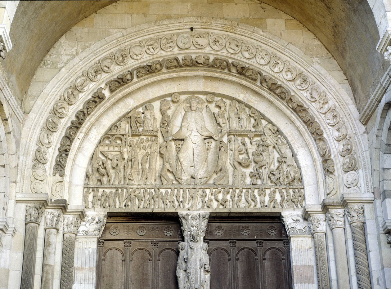 Sista domen, skulpterad tympanon av Cathedrale Saint Lazarus d