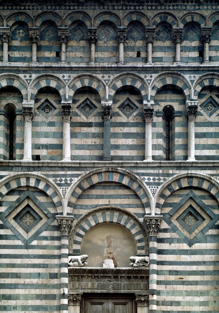 Romansk konst: detalj av den polykroma fasaden av Romanesque