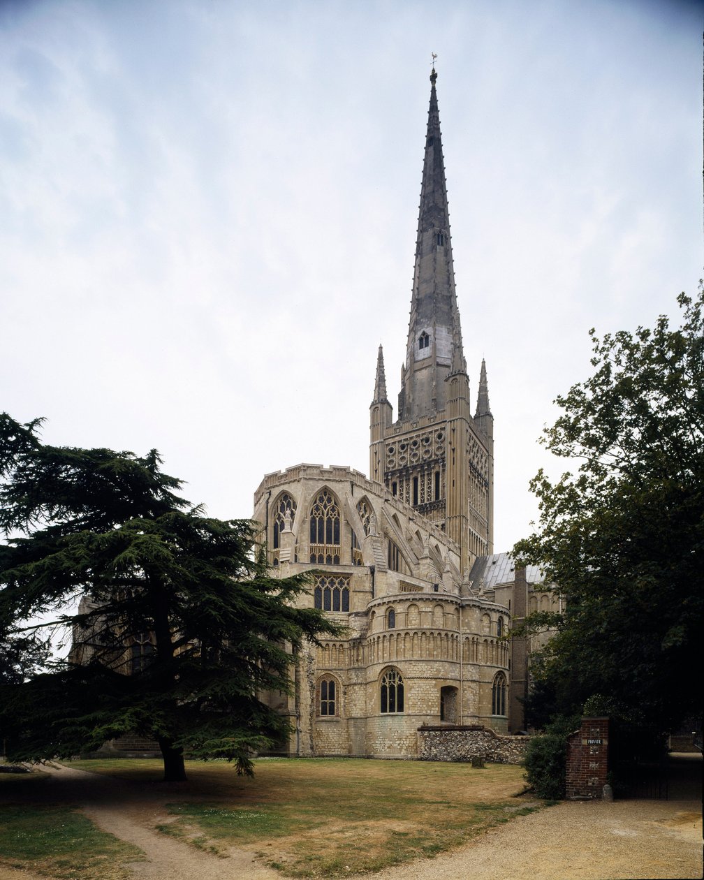 Romansk konst: utsikt över Holy Trinity Cathedral, grundad under eveque av Norwich Herbert de Losinga av Romanesque