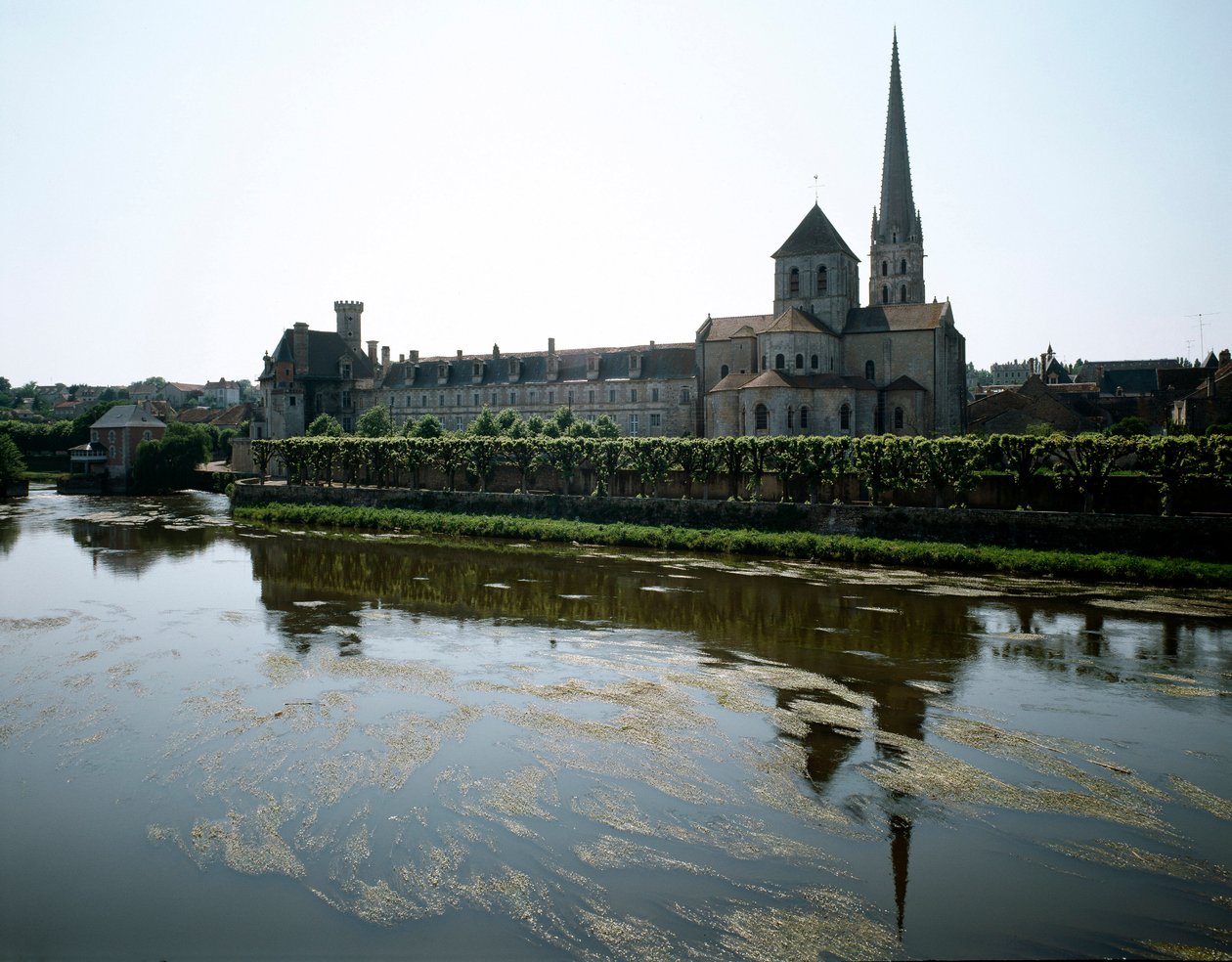 Romansk konst: utsikt över klostret Saint-Savin-sur-Gartempe (Saint Savin sur Gartempe), grundat på 1000-talet. Saint Savin, Wien av Romanesque