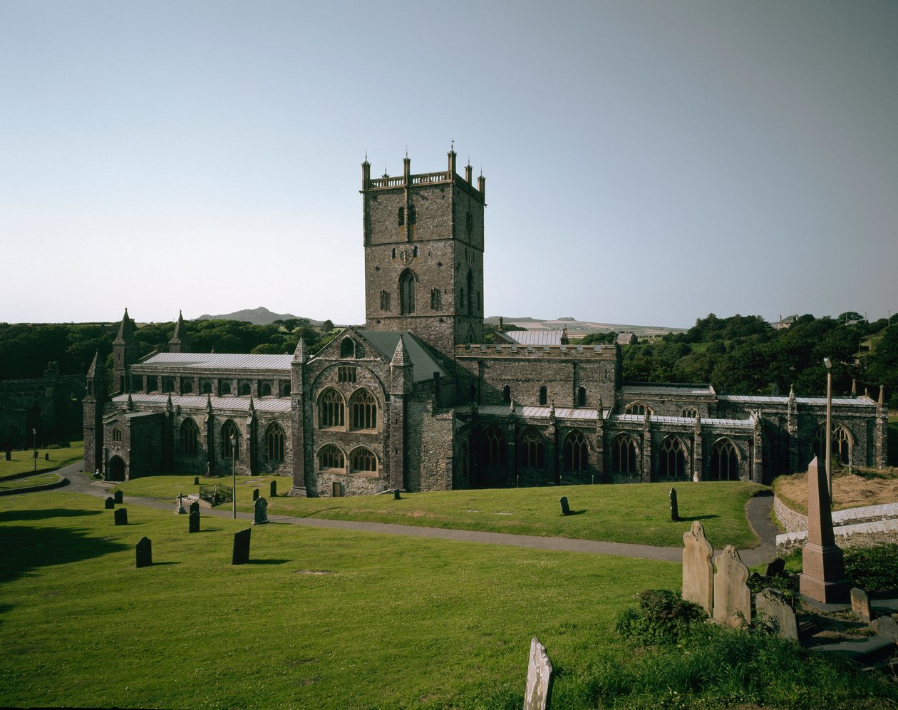 Romansk konst: utsikt över kyrkan St. David byggd mellan 600- och 1100-talen. Saint david