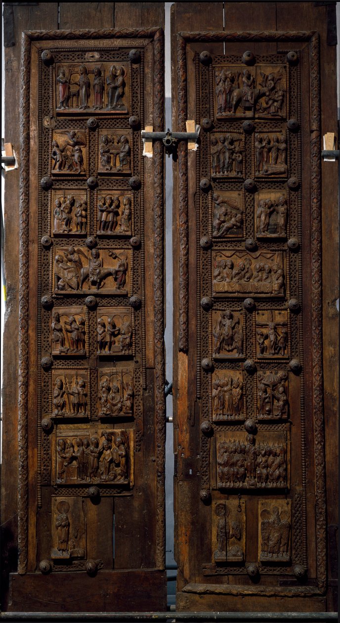 Romansk konst: trädörr från mitten av 1100-talet av kyrkan St. Mary of the Capitol i Köln, Tyskland (Sankt Maria im Kapitol, Köln) av Romanesque