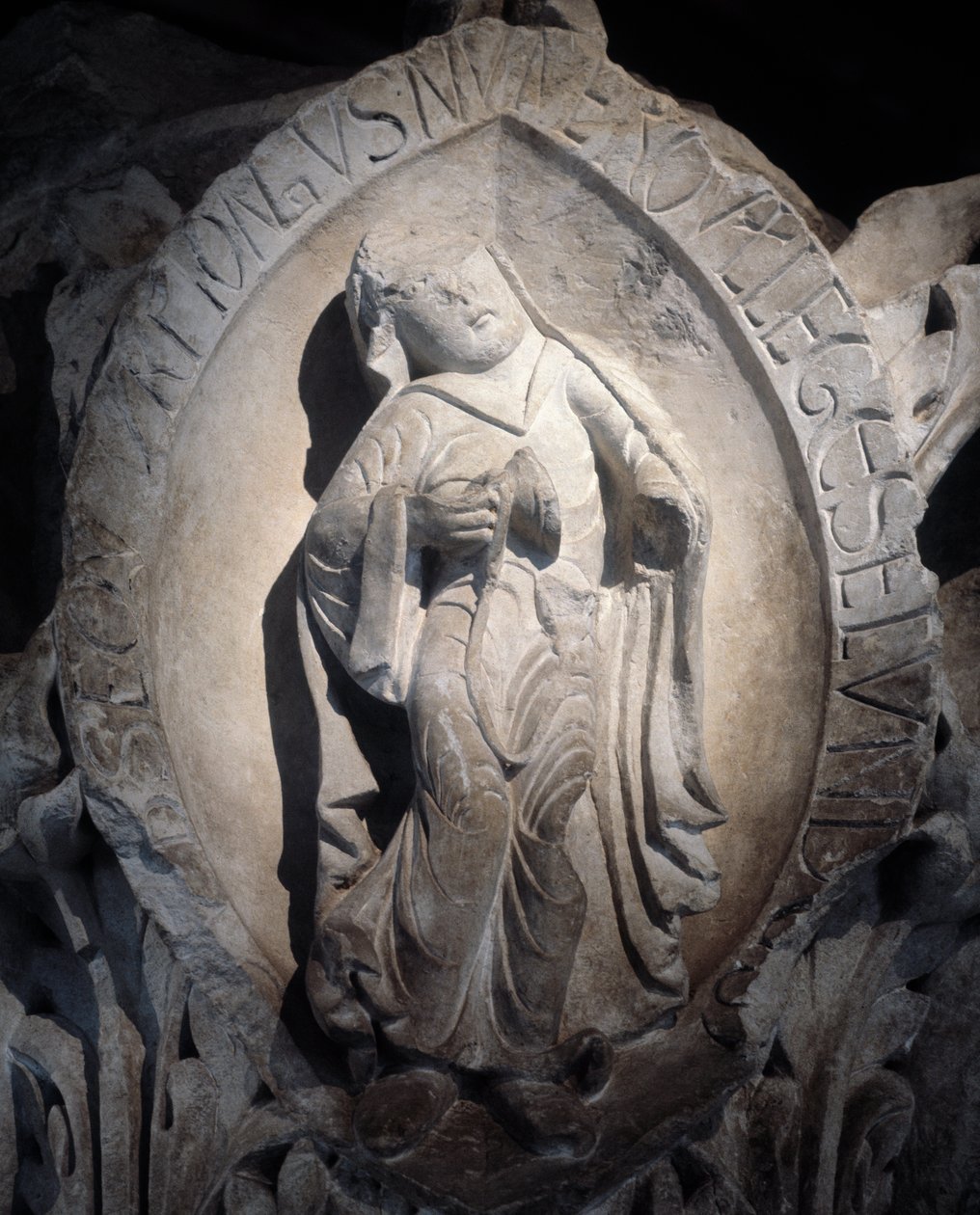 Toner av gregoriansk sång: den andra tonen, Körens huvudstad (skulptur av Romanesque