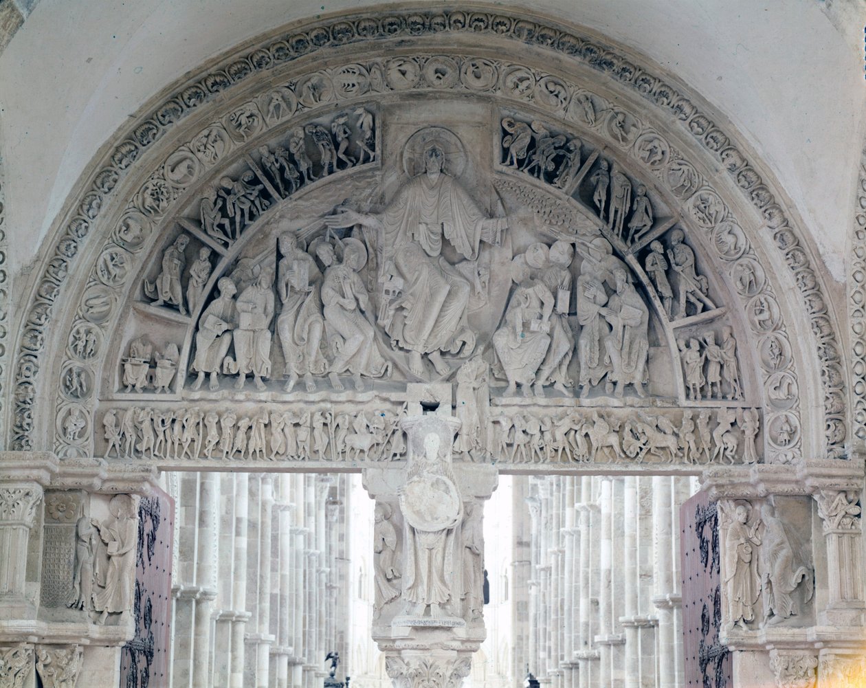 Vezelay Abbey (89), trumhinnan i basilikan Santa Maria Magdalena. 1100-talet av Romanesque