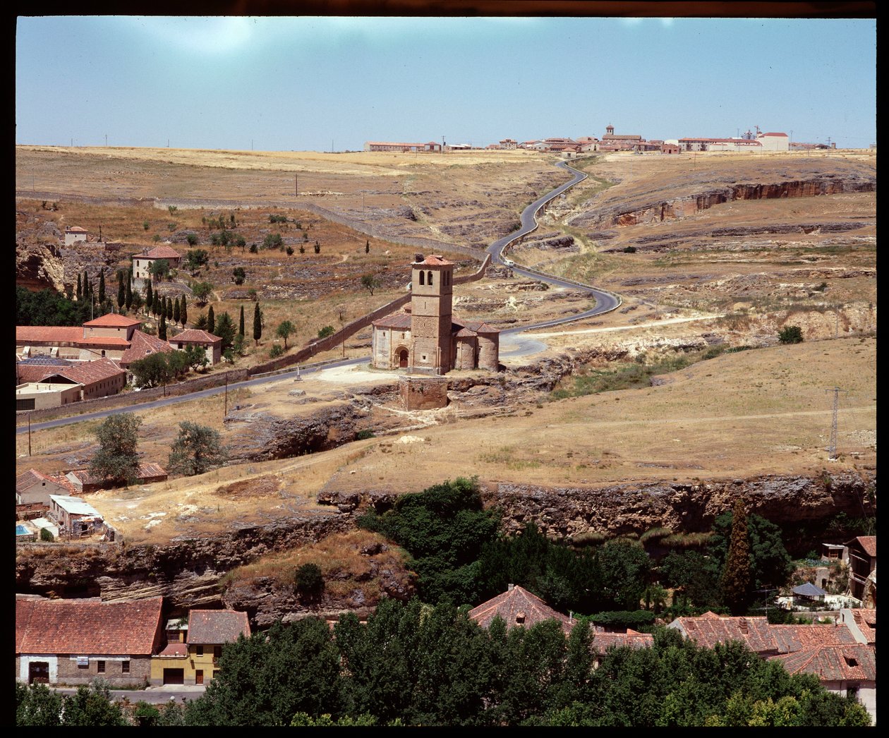 Utsikt över kyrkan, grundad av riddarna av tempelorden av Romanesque