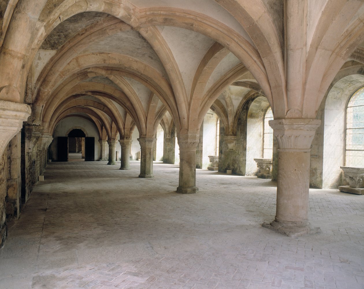 Utsikt över scriptorium av Romanesque