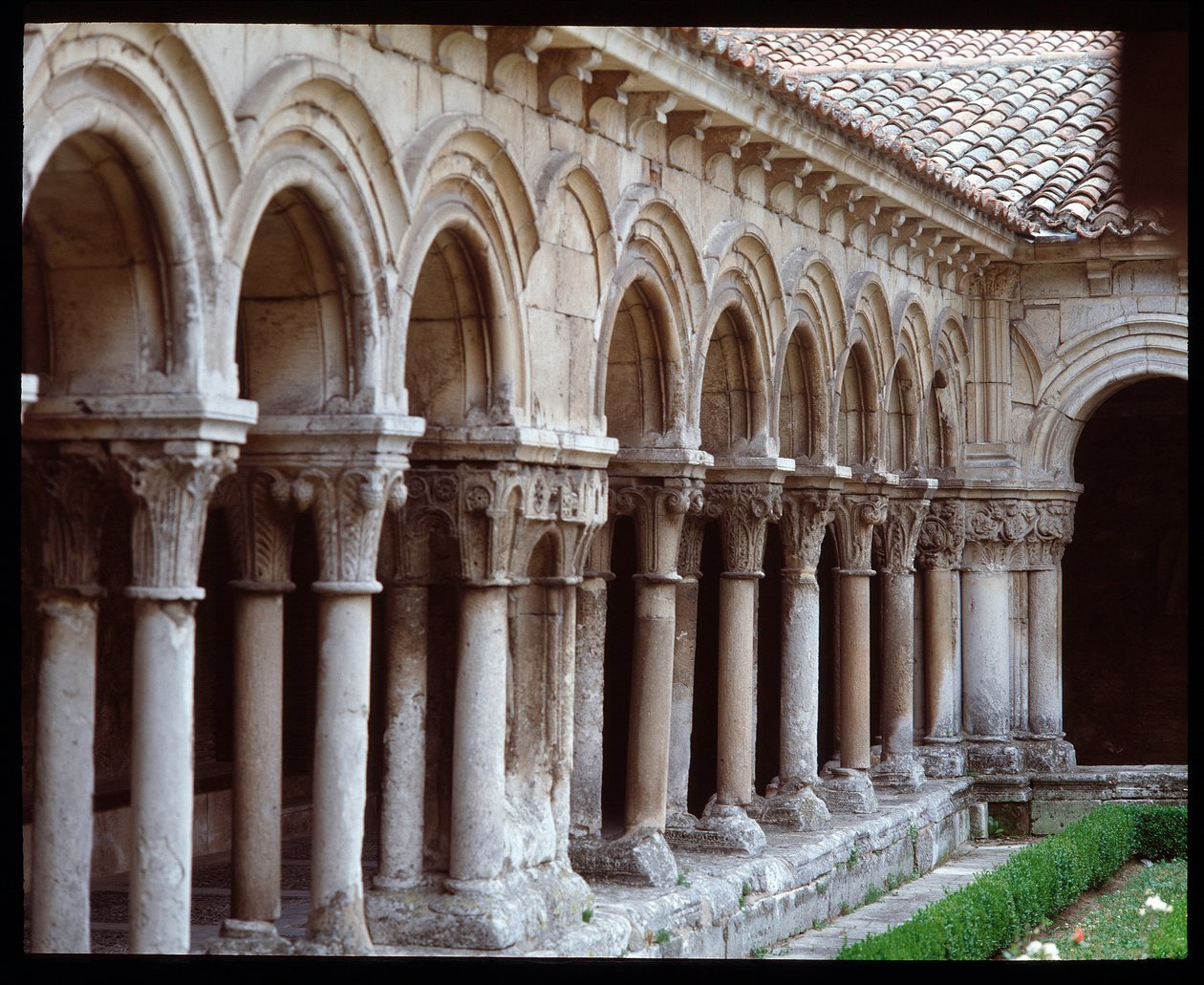 Utsikt över klostret i det kungliga klostret Las Huelgas de Burgos av Romanesque