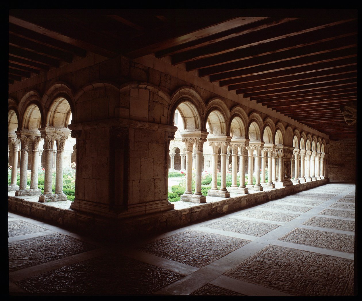 Utsikt över klostret i det kungliga klostret Las Huelgas de Burgos av Romanesque