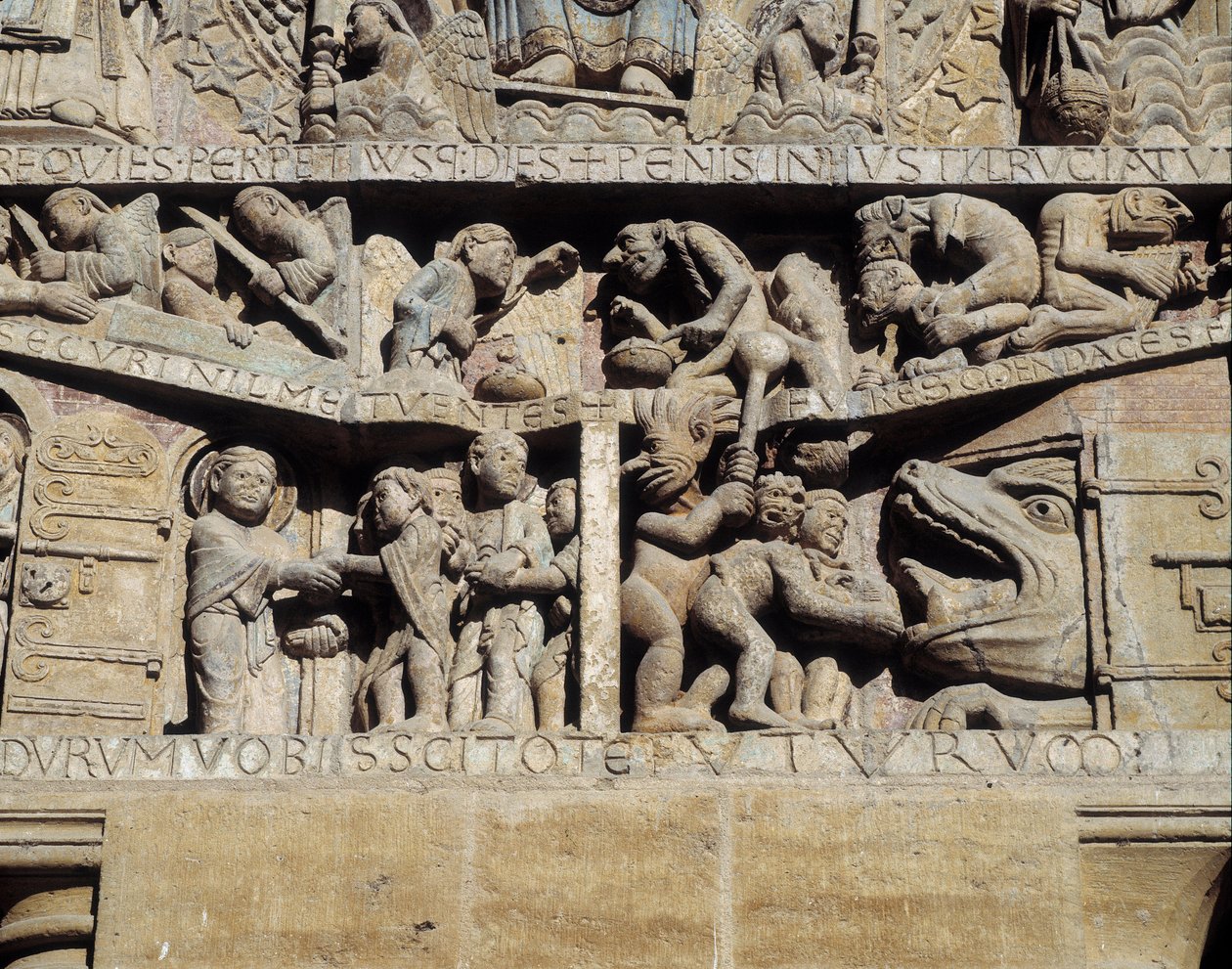 Utsikt över den sista domens tympanon, detalj av helvetet (skulptur av Romanesque