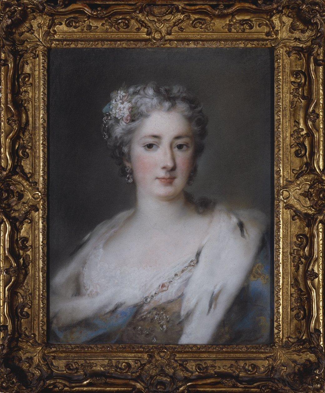 Porträtt av en dam i en hermelin-trimmad dräkt av Rosalba Giovanna Carriera