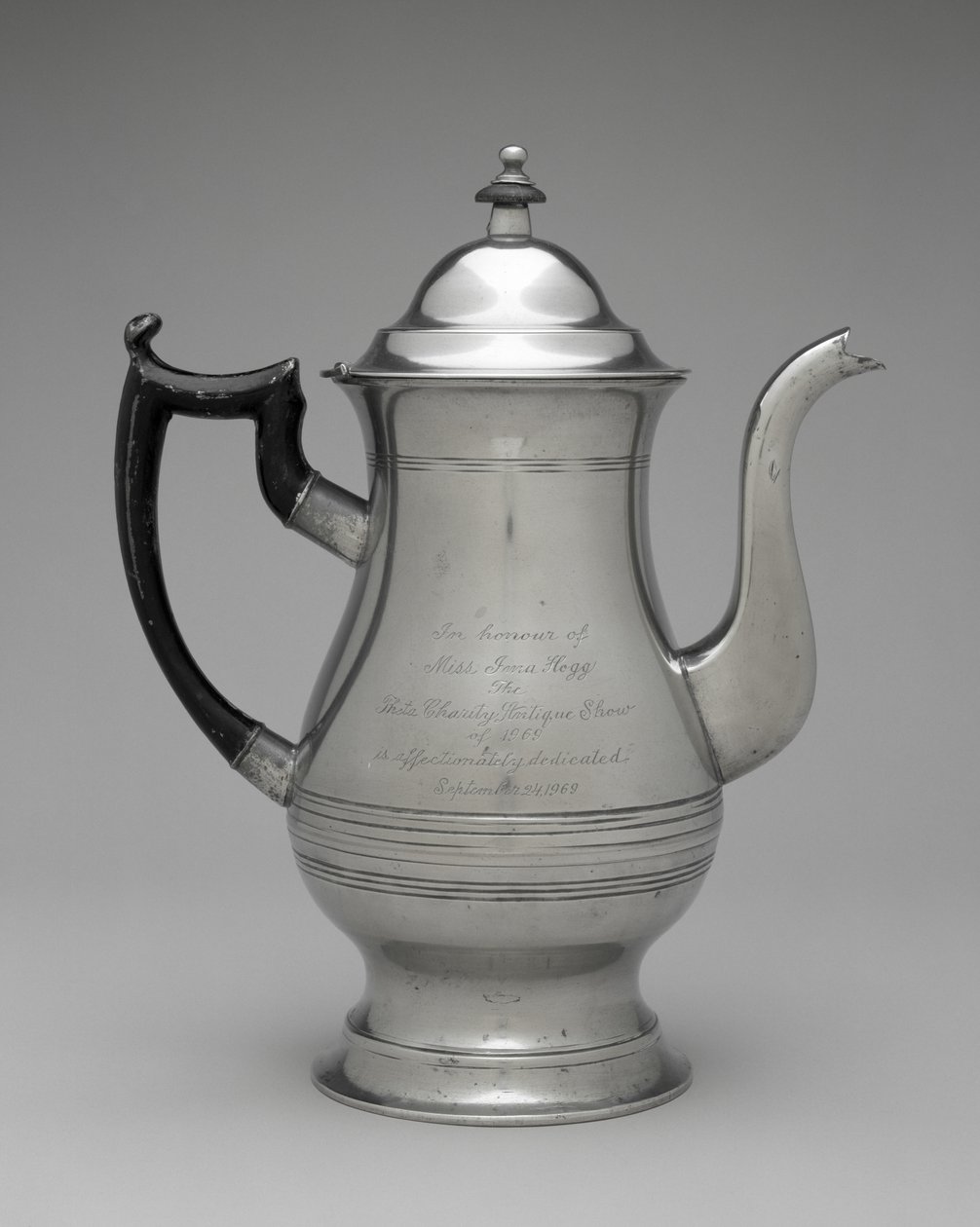 Kaffekanna eller tekanna, ca. 1830-1870 (tenn, oidentifierat trä) av Roswell (attr.to) Gleason