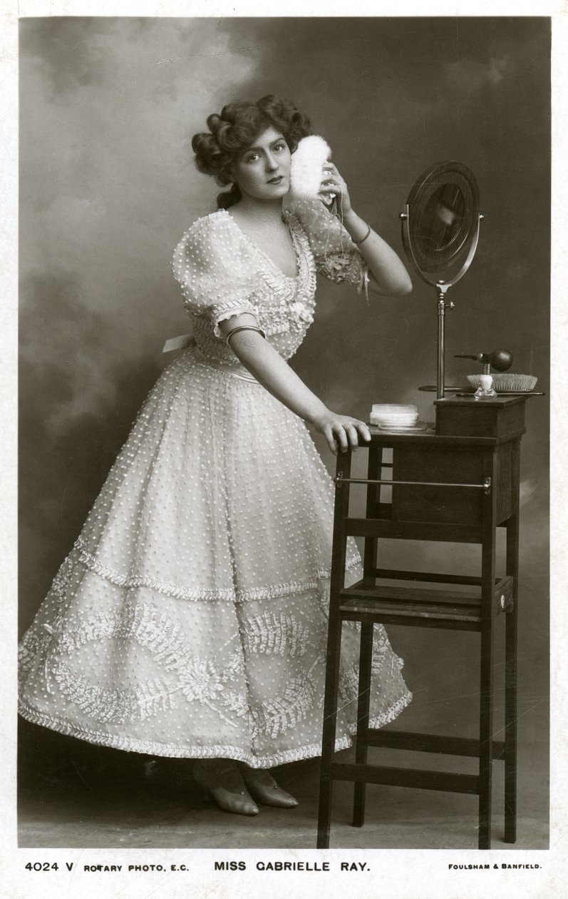 Gabrielle Ray, engelsk skådespelerska, dansare och sångerska, c1906. av Rotary Photo