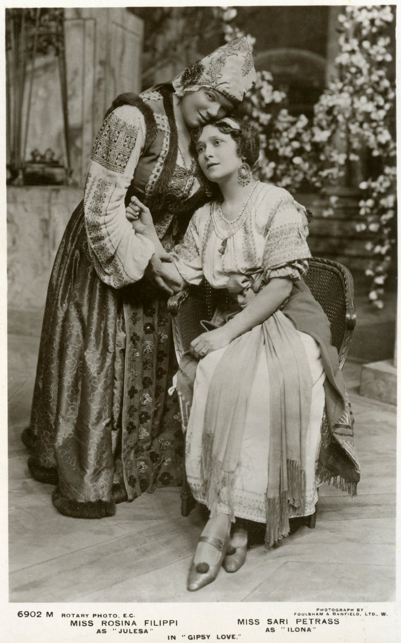 Rosina Filippi och Sari Petrass, skådespelerskor, c1912. av Rotary Photo