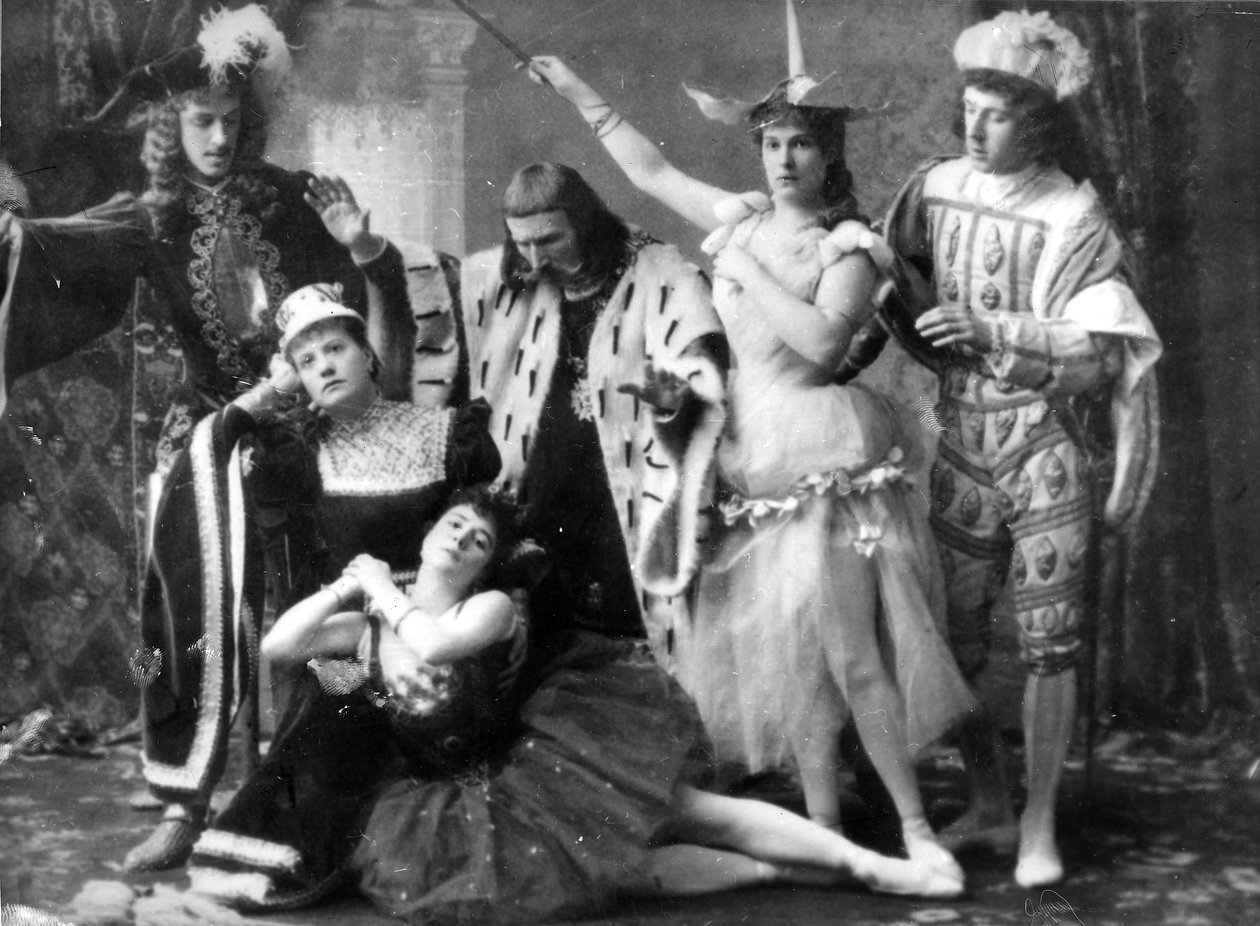 En scen från den första föreställningen av Tjajkovskijs balett The Sleeping Beauty på Mariinsky Theatre, med Carlotta Brianza i delen av Aurora, 1890 av Russian Photographer