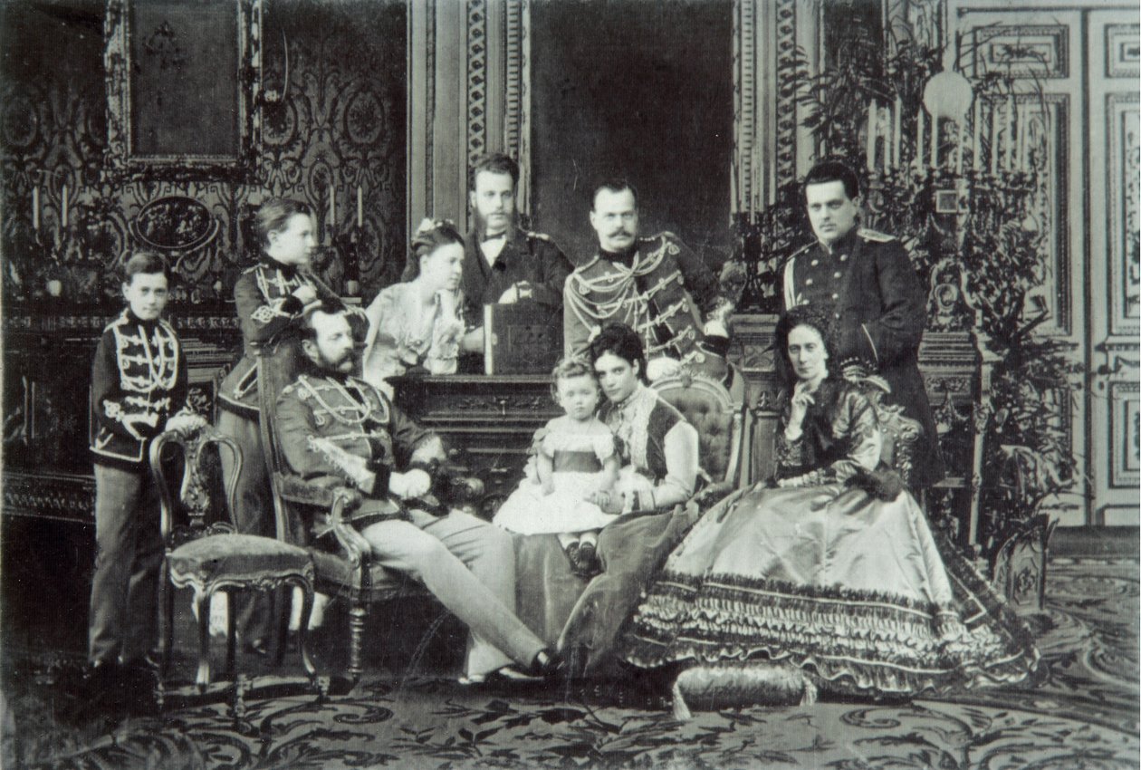 Familjeporträtt av kejsar Alexander II av Russian Photographer