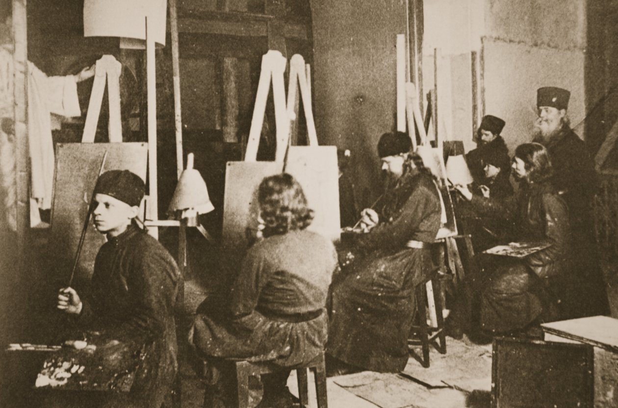 Ikonmålning vid Valamo-klostret vid Ladogasjön, ca 1885 (sepiafoto) av Russian Photographer