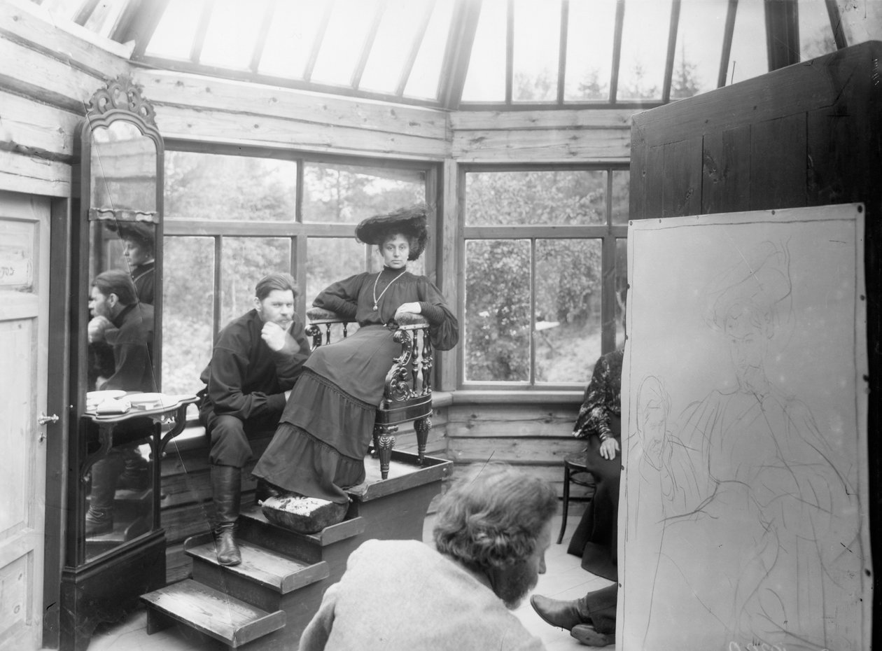 Maxim Gorky och Maria Andreyeva poserar i studion på Repins dacha av Russian Photographer