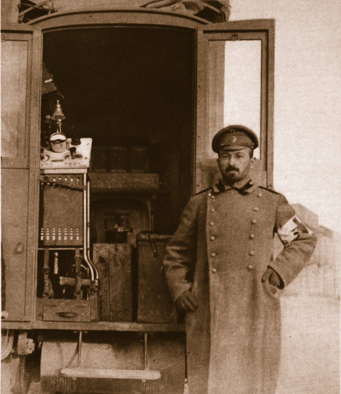 Russian Field X-Ray van, från The Illustrated War News (sepiafoto) av Russian Photographer