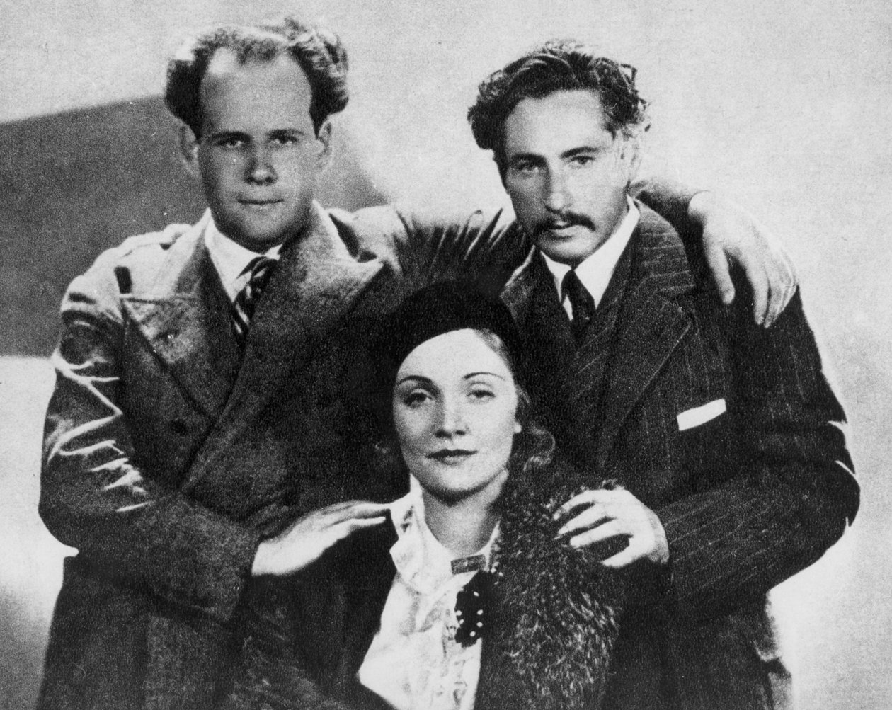 Sergei Eisenstein (1898-1948) med Marlene Dietrich (1901-92) och Joseph Sternberg (1894-1969) 1930, från Serge Eisenstein, Reflexions dun Cineaste, publicerad i Moskva, 1958 av Russian Photographer