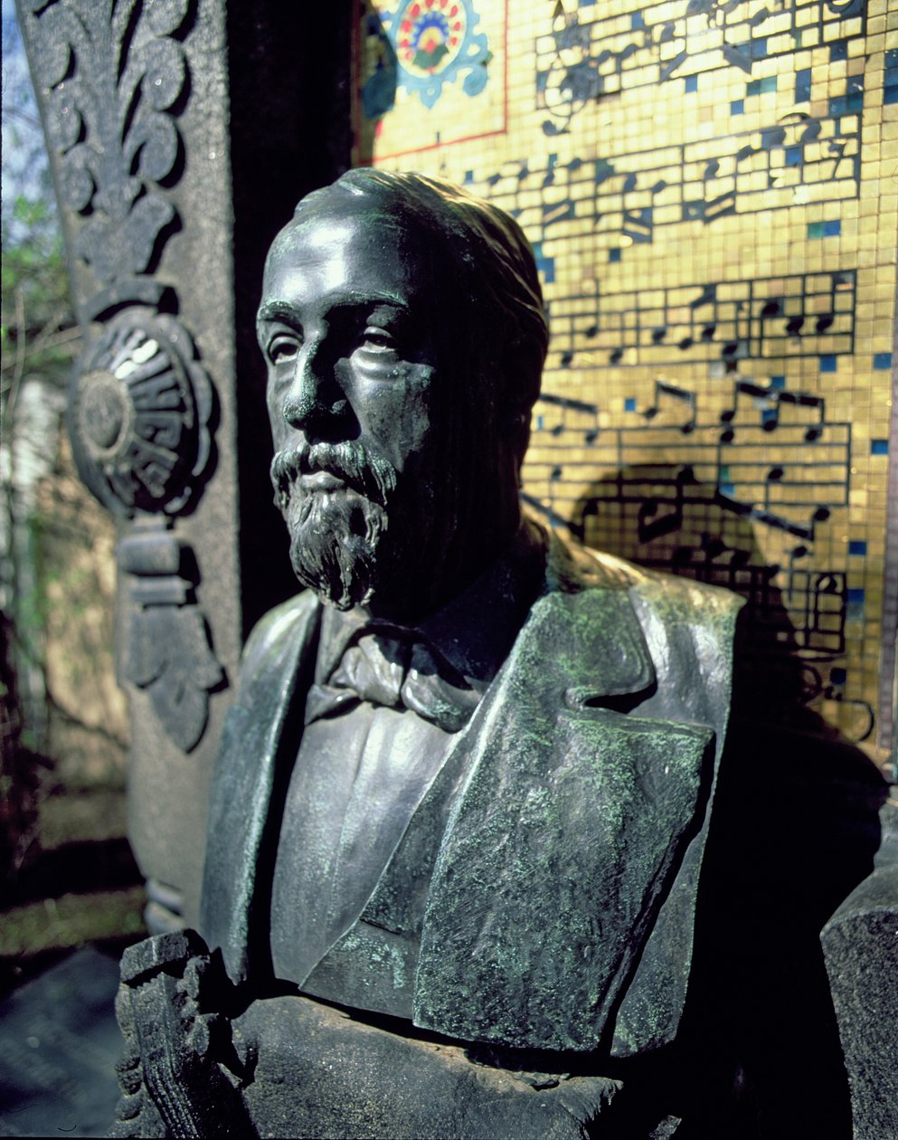Portrætbuste af Alexander Borodin (1833-87) fra hans grav (bronze) av Russian School