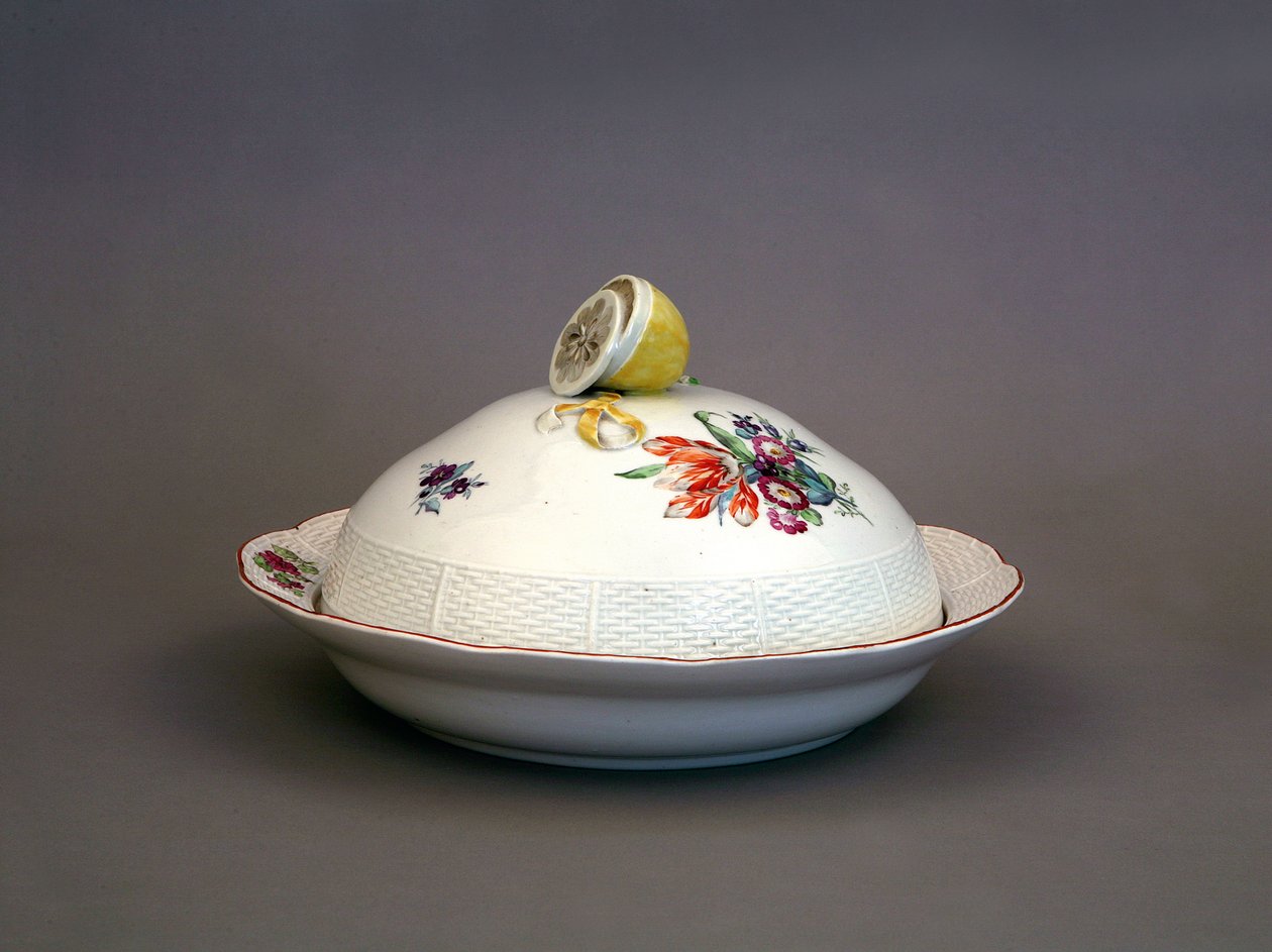 Terrin från Imperial Porcelain Dinner Service Imperial Porslinsfabrik, 1775-1780 av Russian Master