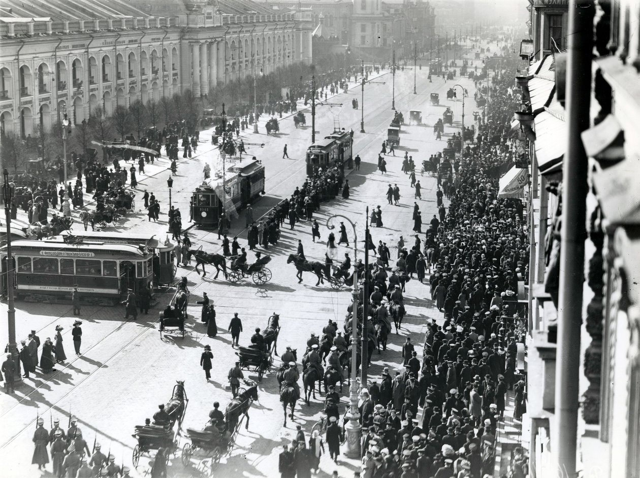 Demonstration i St Petersburg mot Lenamassakern i Sibirien, april 1912 av Russian Photographer