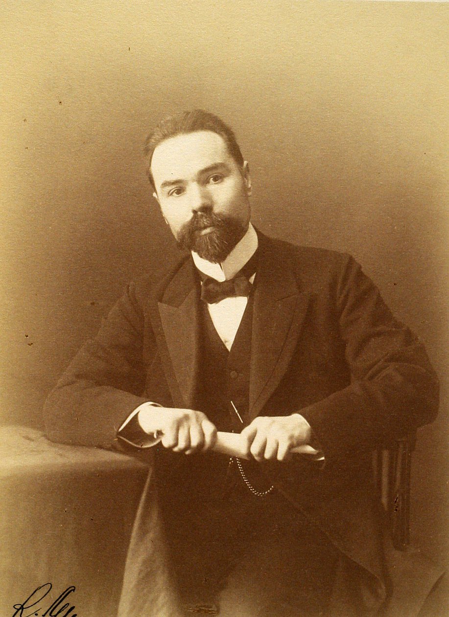 Porträtt av författaren och poeten Valery Yakovlevich Bryusov (1873-1924) av Russian Photographer