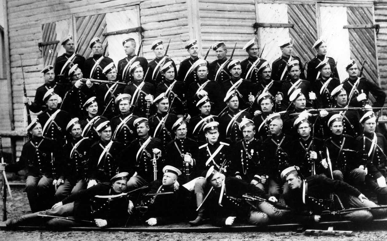 Rekryter till hushållskavallerienheten, med sin kornett, greve A.A. Ignatiev, ca 1899 av Russian Photographer