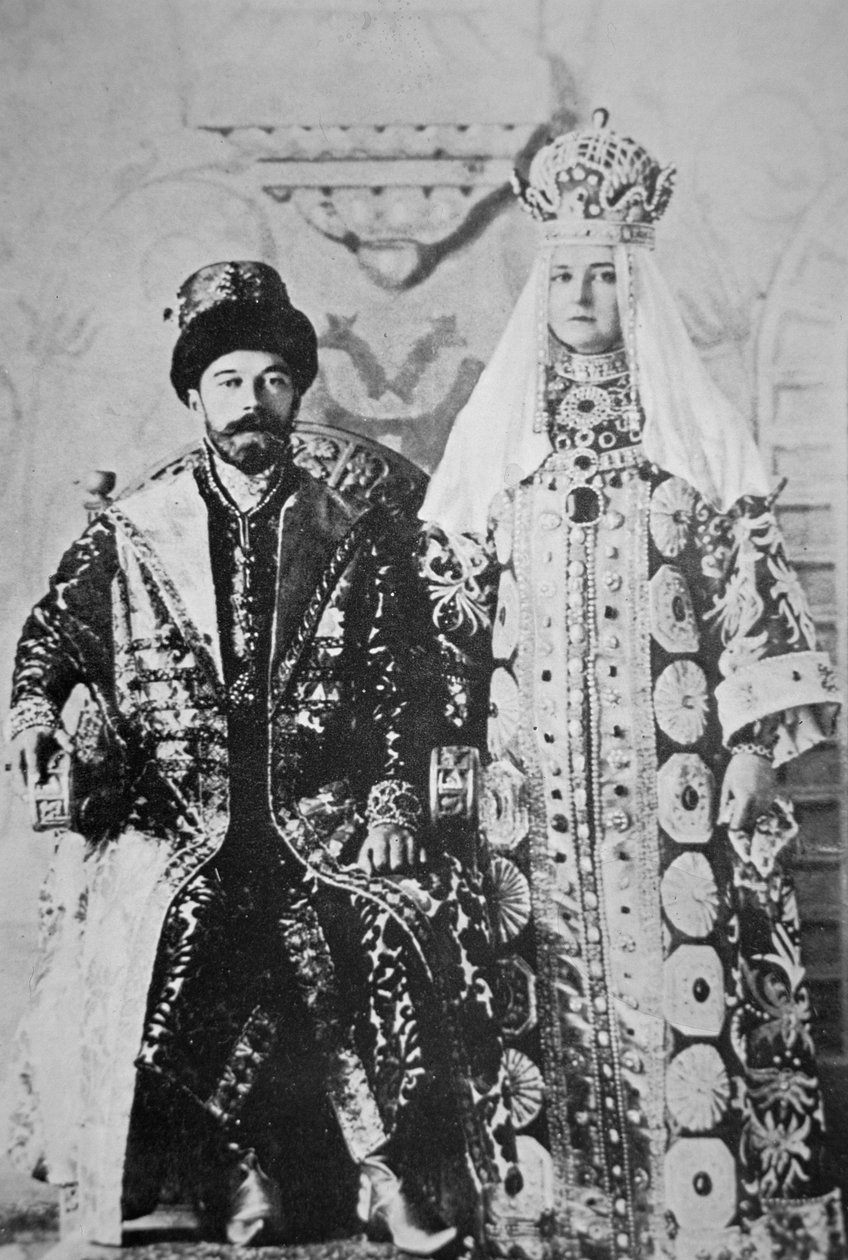 Tsar Nicholas II och Tsaritsa Alexandra i full kröningsregalier, maj 1896 (s/v foto) av Russian Photographer