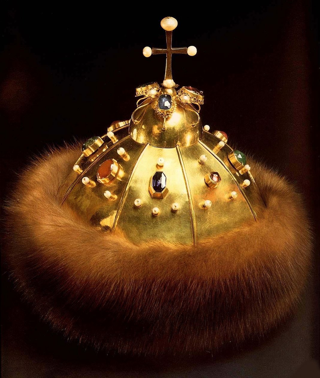 Krona, verkstäder i Kreml, 1682 (guld, sobel och ädelstenar) av Russian School
