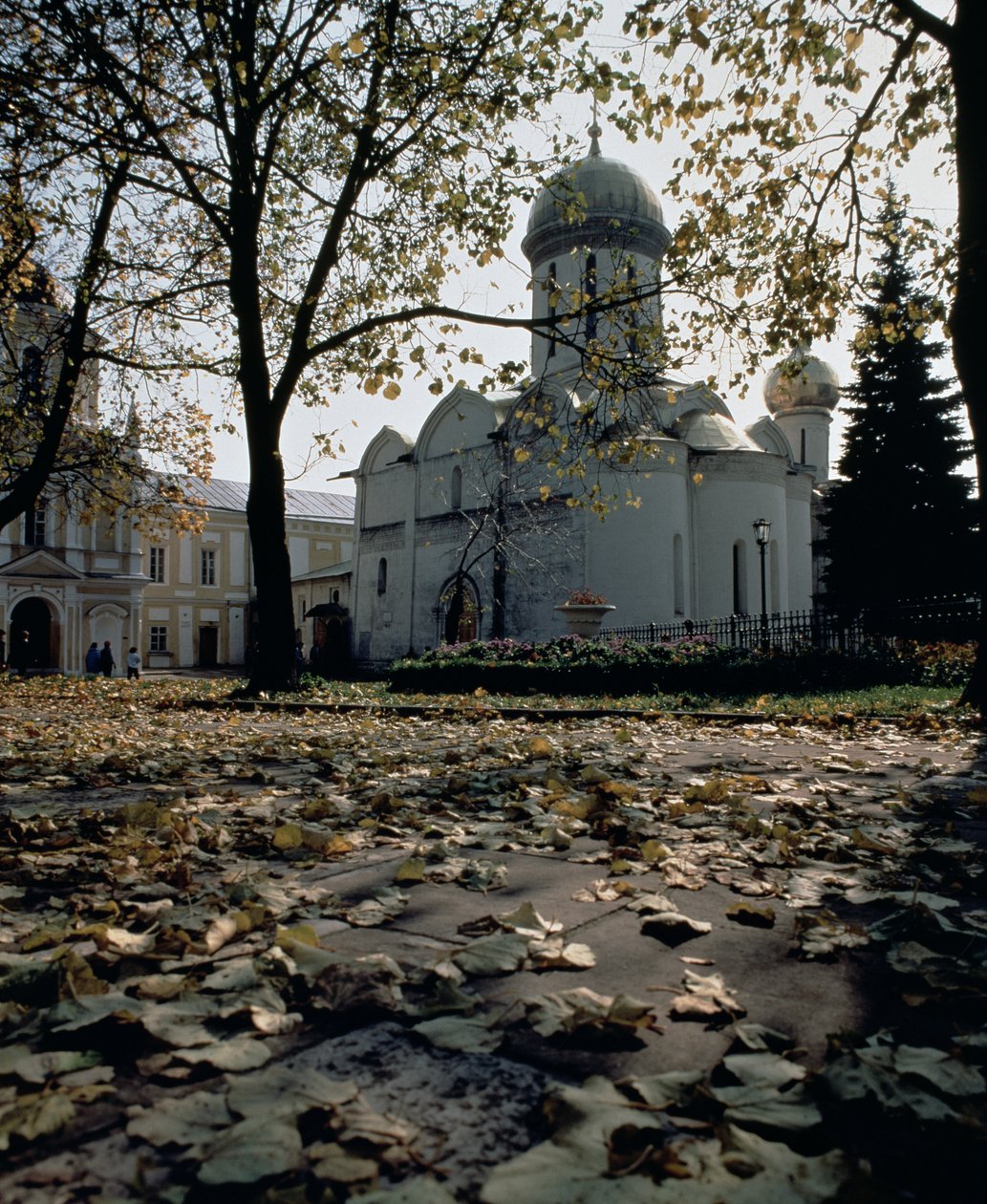 Trinity St. Sergius Cathedral, etablerad c.1340 av St. Sergius av Radonesh av Russian School