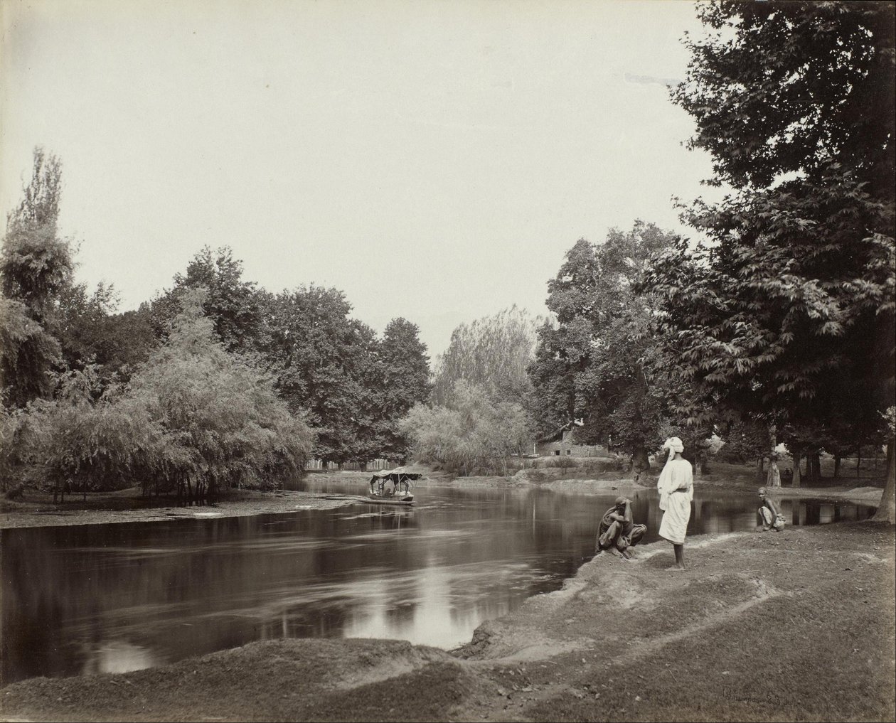 Dammkanal nedanför Chunar Bagh, Kashmir av Samuel Bourne