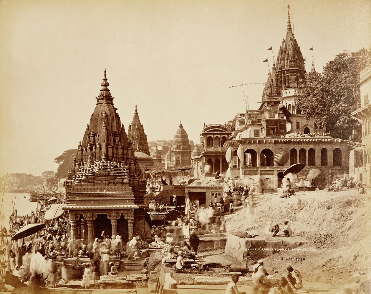 Vishnu Pud och andra tempel, Benares (sepiafoto) av Samuel Bourne