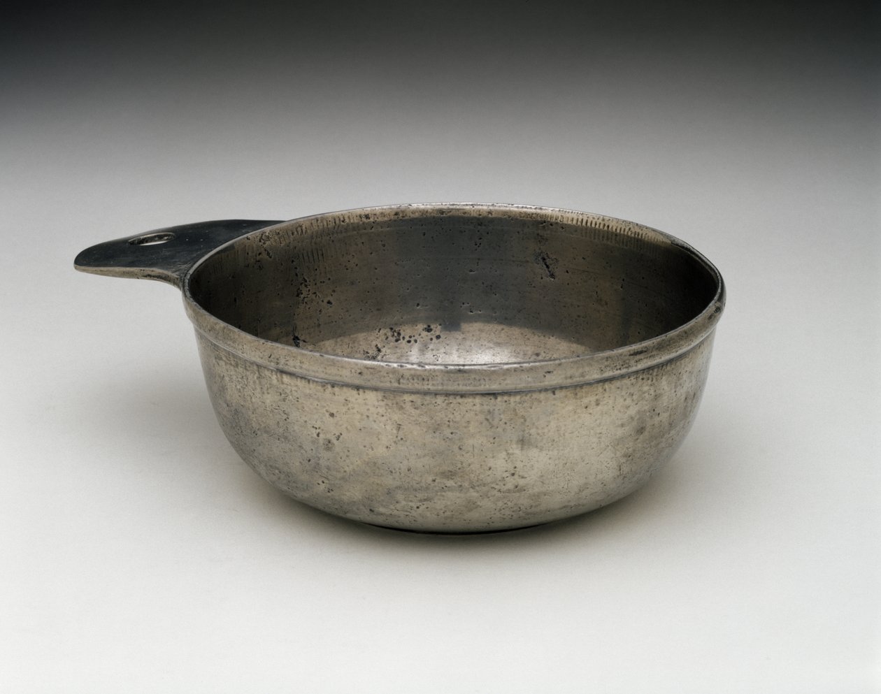Porringer, c. 1775-1825 (tenn) av Samuel (attr.to) Pennock