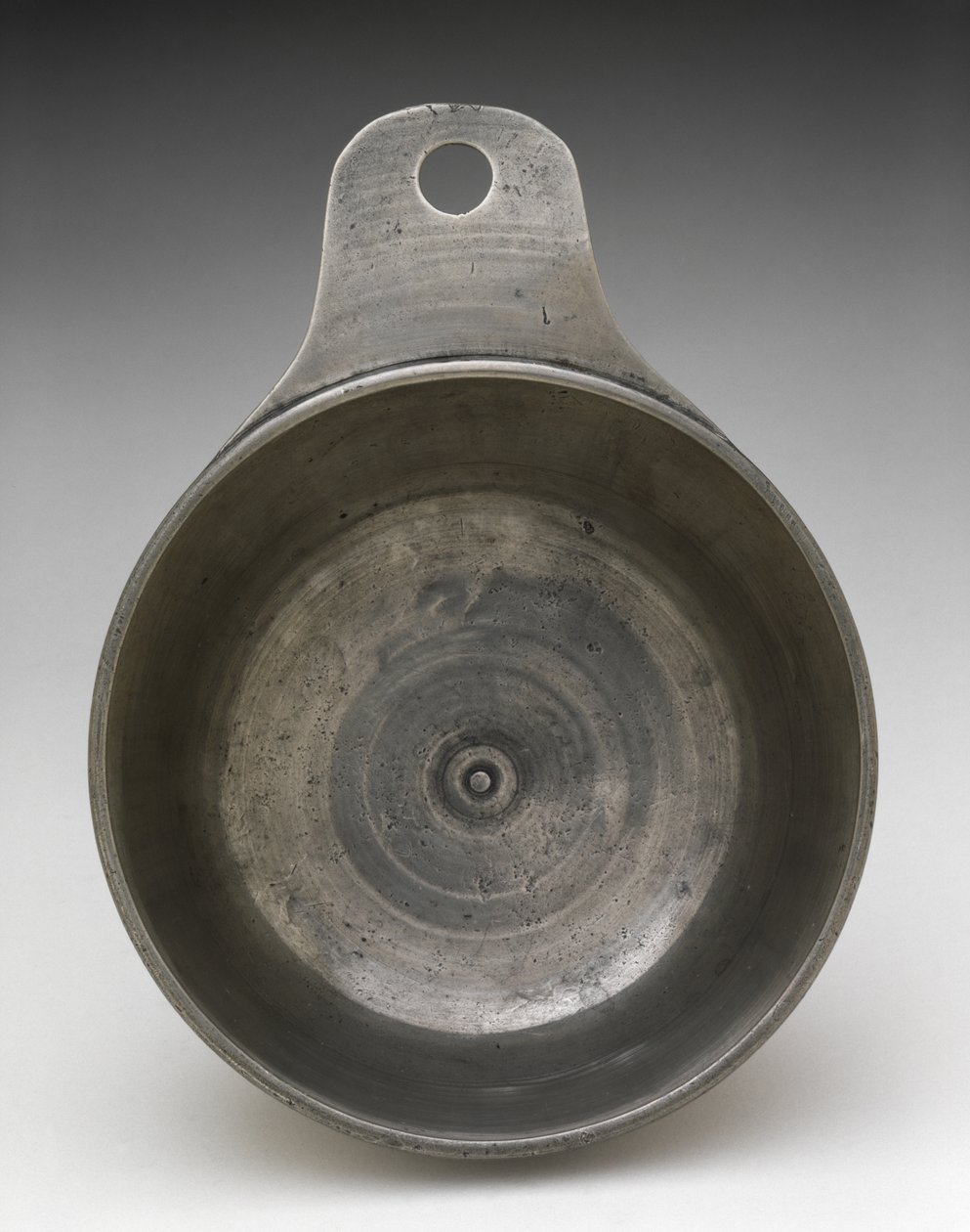 Porringer, c. 1775-1825 (tenn) av Samuel (attr.to) Pennock