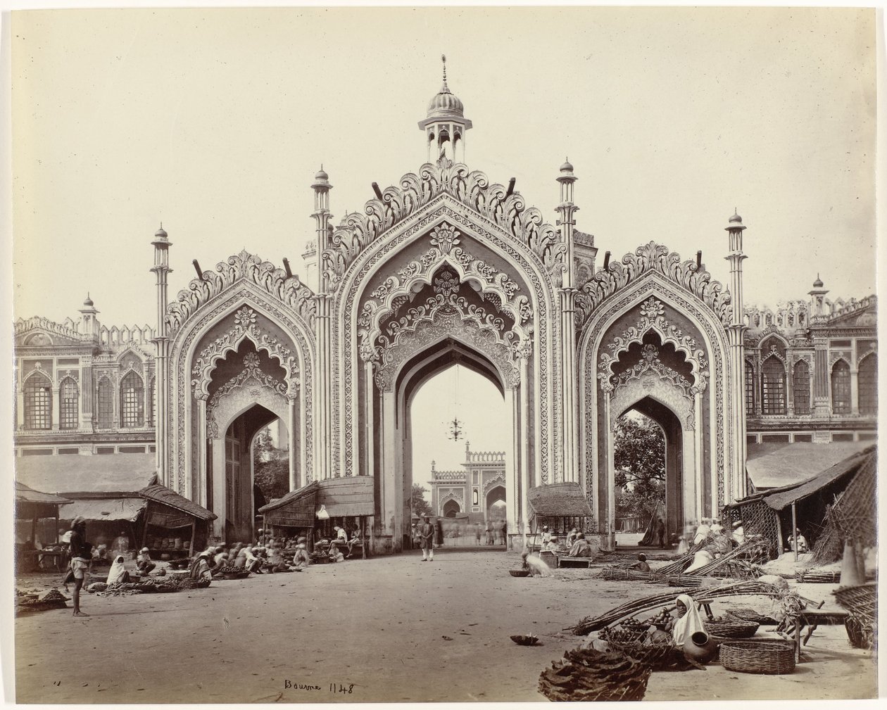 Port för basaren i Hosseinabad, Lucknow Gateway of the Hooseinabad Bazaar (originaltitel) av Samuel Bourne (signed by artist)