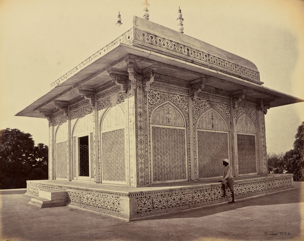 Agra; Prins Etmad-Dowlahs mausoleum, kupolen i marmor av Samuel Bourne