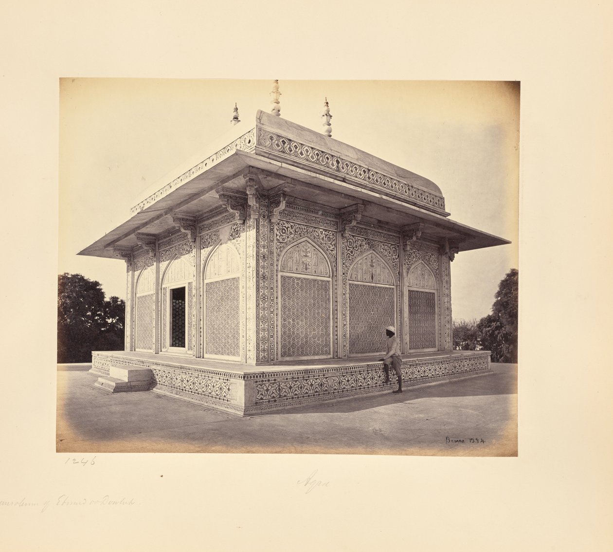 Agra; prins Etmad-Dowlahs mausoleum, marmorkupolen av Samuel Bourne