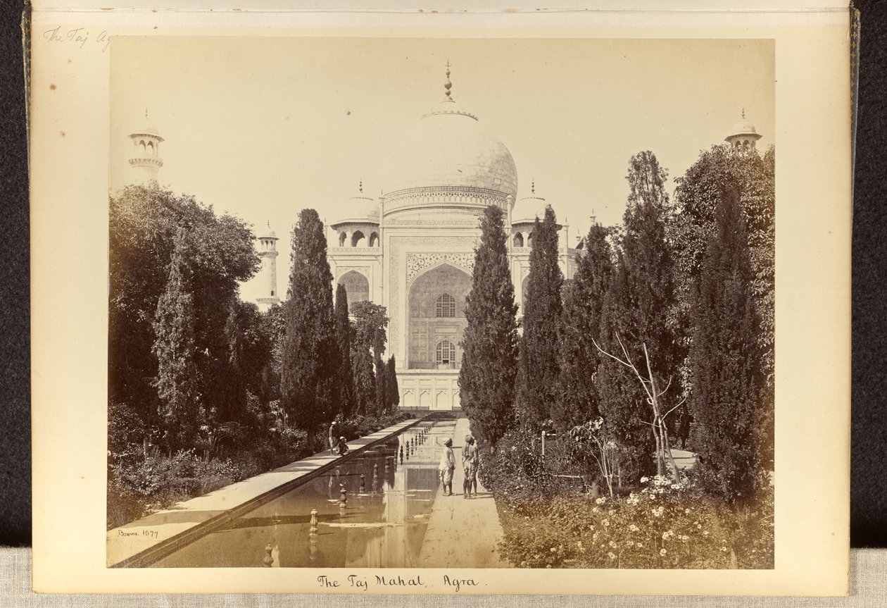 Agra; Taj Mahal, sett från fontänen av Samuel Bourne